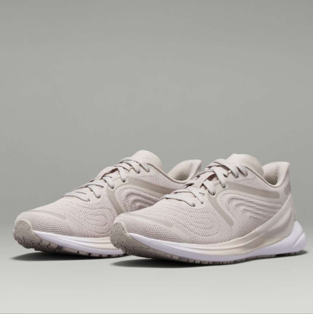 Lululemon Blissfeel 2 Womens Running ShoeSilverstone/Silverstone/White size 7